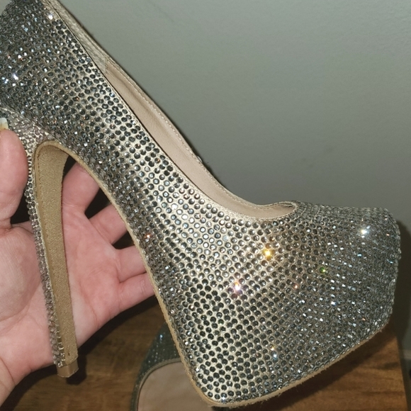 Video Listing - Pewter Crystal Platform Steve Madden Heels - Picture 4 of 6